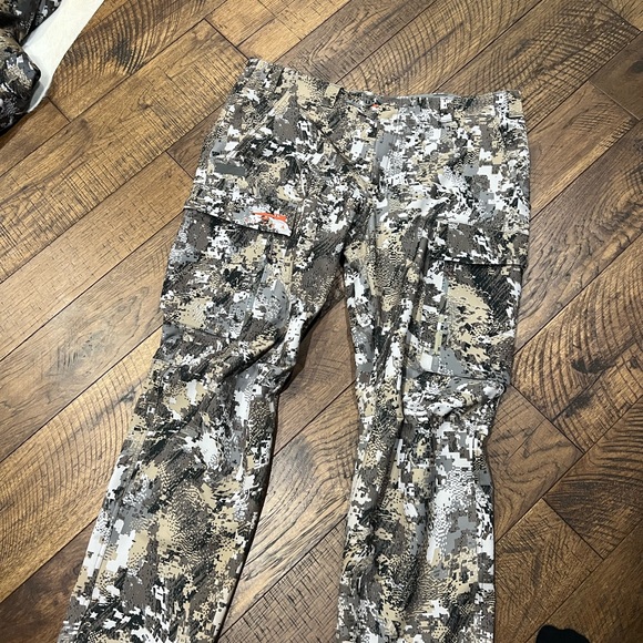 Need to get new ones these are basically new. They don’t fit anymore. - Picture 5 of 11